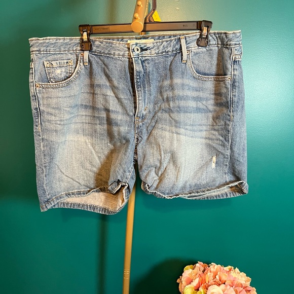 Levi’s Classic Blue Denim Shorts - Picture 1 of 3